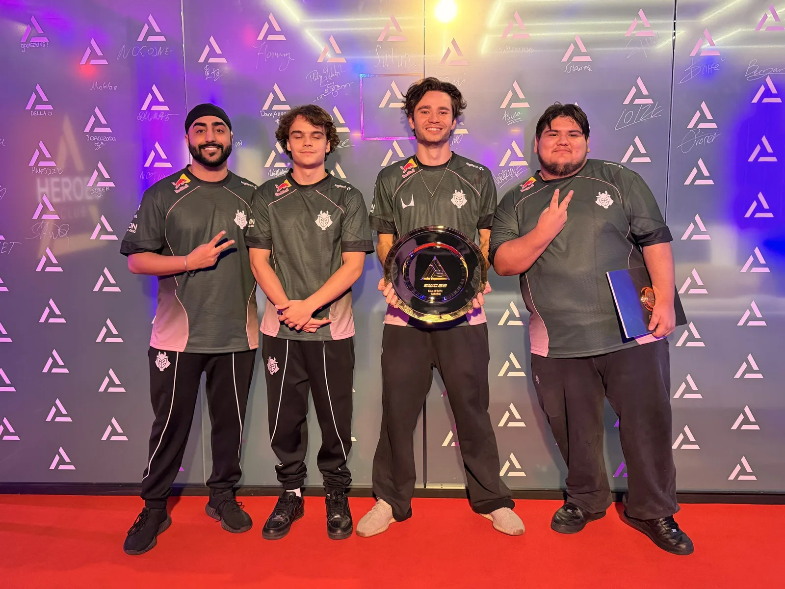 G2 Esports with the EWC 2026 Warzone trophy
